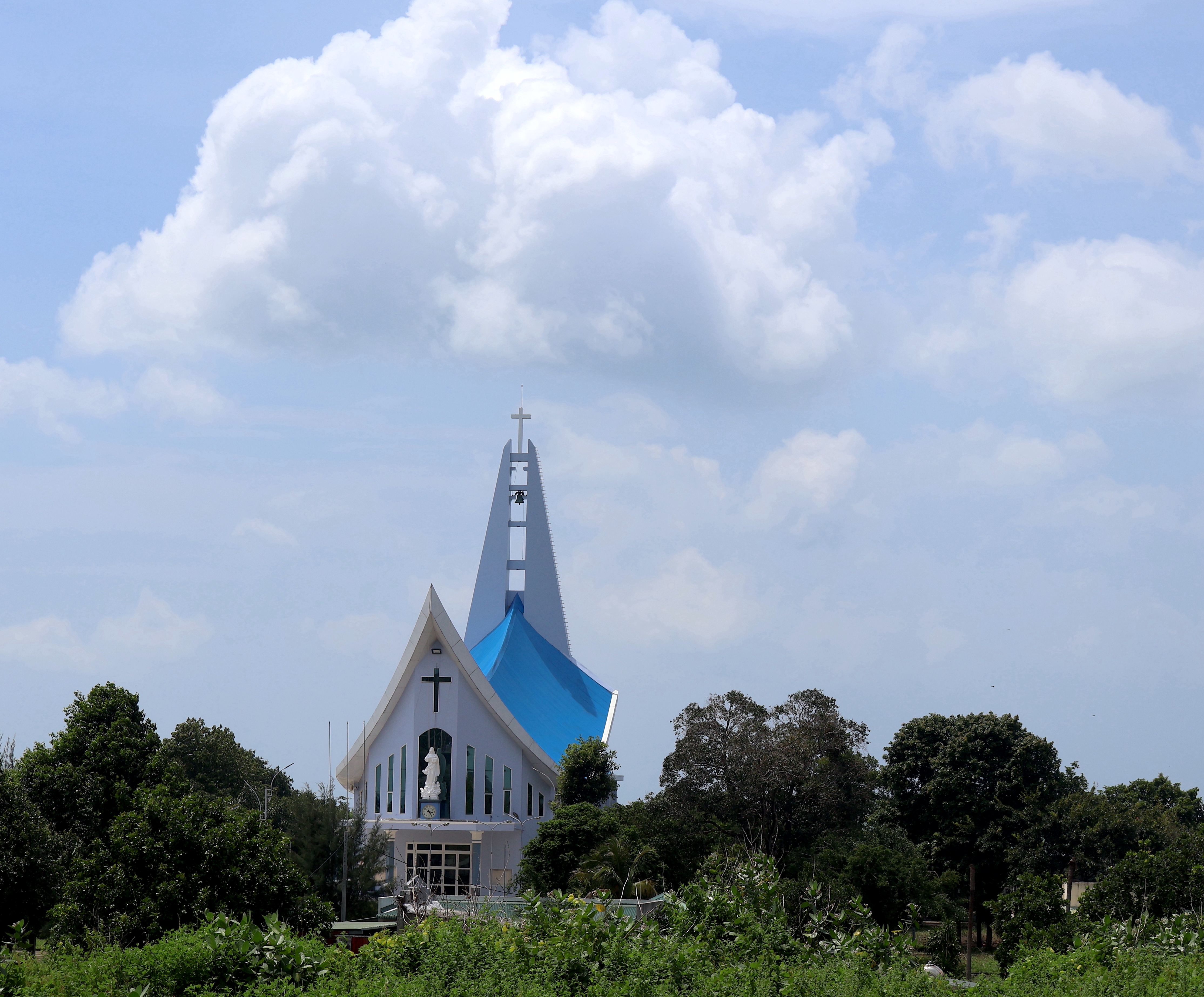 Nhà thờ hình con thuyền nơi xứ biển